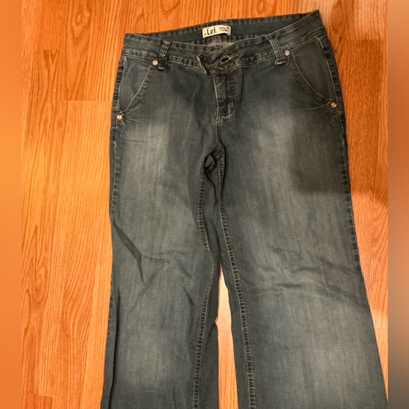 LEI Women's Blue Flare Jeans - Picture 5 of 6